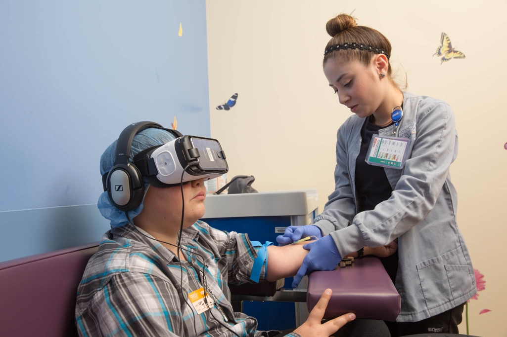  VR game may reduce pain while drawing blood 