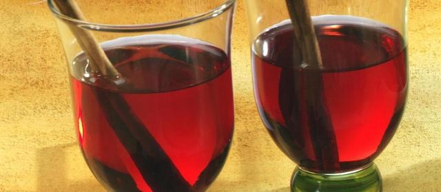 Cranberry-Apple Wassail Drink 