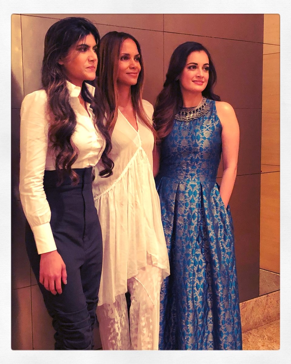  Halle Berry, Dia Mirza bond in India 