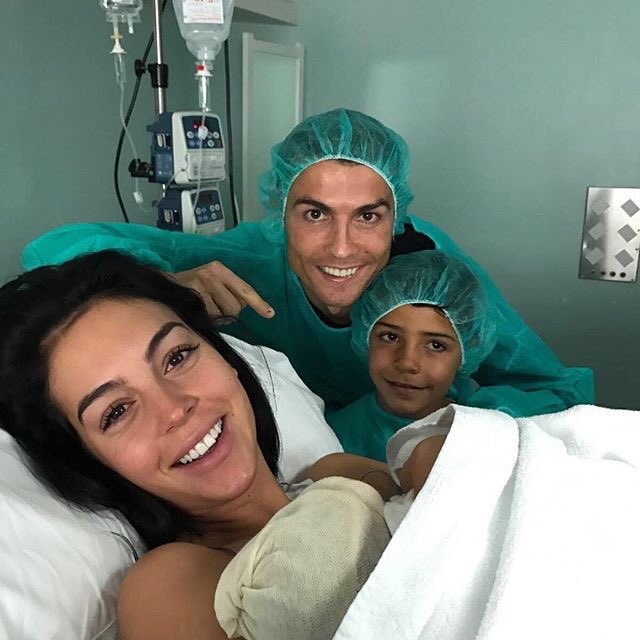 ​Cristiano Ronaldo, Cristiano Ronaldo Jr and mommy Georgina Rodriguez welcome the daughter of the house, Alana Martina!!