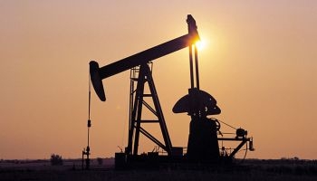  Oil prices jump but post weekly losses 