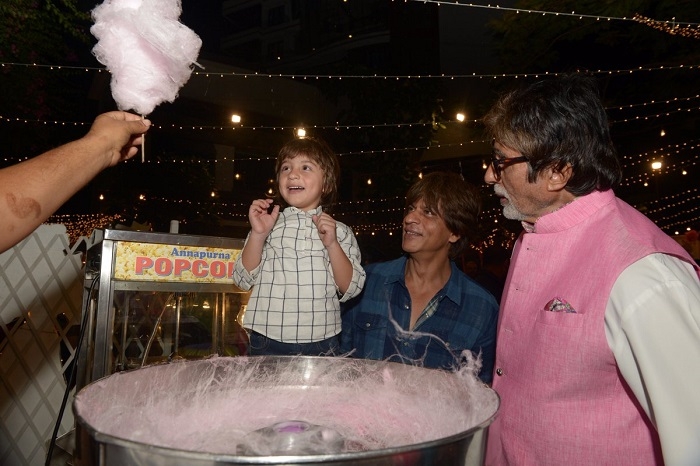 Cute Littel AbRam Khan goes all lala as he gets "buddhi ke Baal", treat by none other than Big B, Amithab Bachchan !!