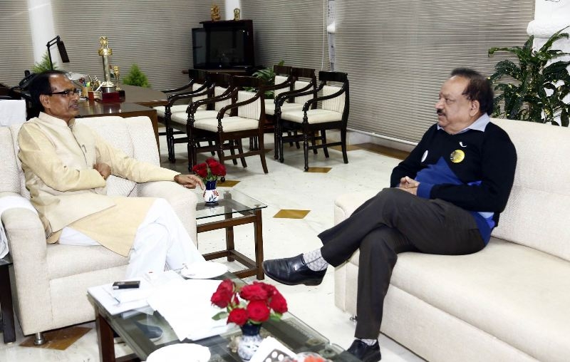 Union Minister Dr. Harsh Vardhan Pays Courtesy Visit to CM Chouhan