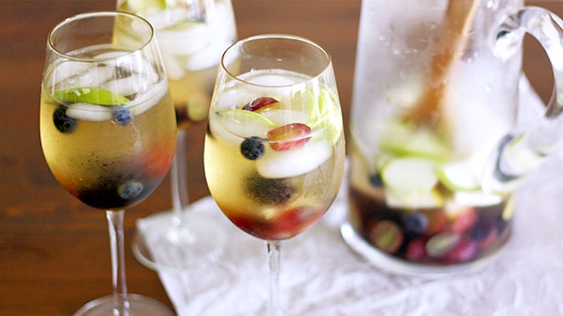 White Wine-Elderflower Apple Sangria