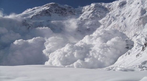  Engineer killed, eight missing in J&K avalanche 