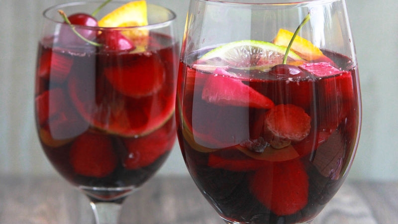 Summer Fruit Sangria Sparkler