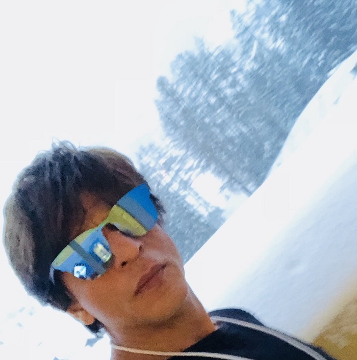 Super Star Shahrukh Khan, Sharing his Fan Moment Direct from Davos  Switzerland!