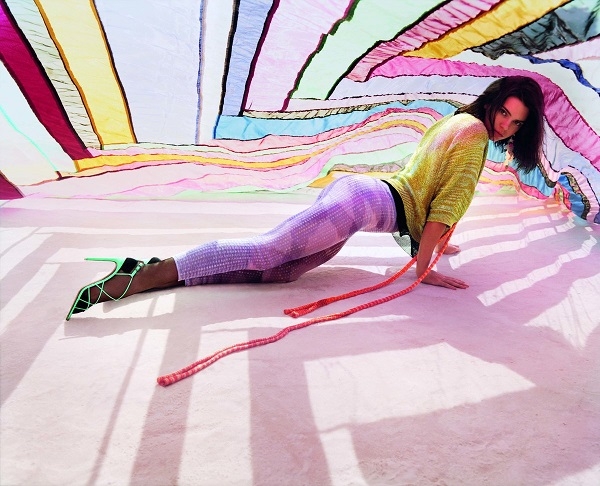 All for Missoni, the sensuous Kendall Jenner shines out in colour of spring, MassoniSS18!