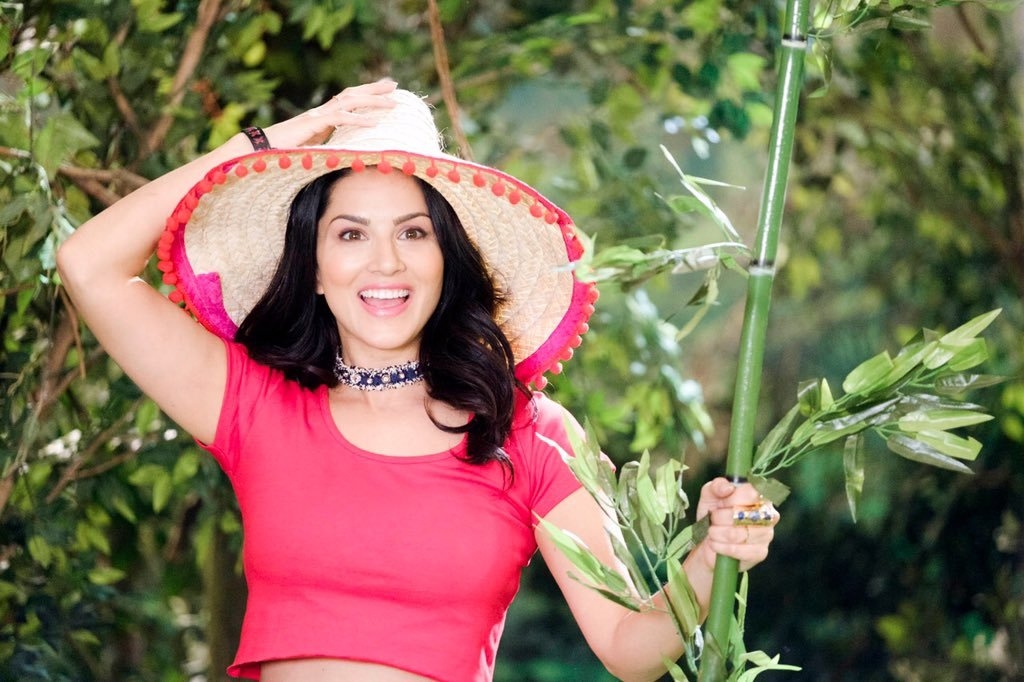 After “Lust by Sunny Leone” perfume, Baby Doll launching "Star Struck " make-up line