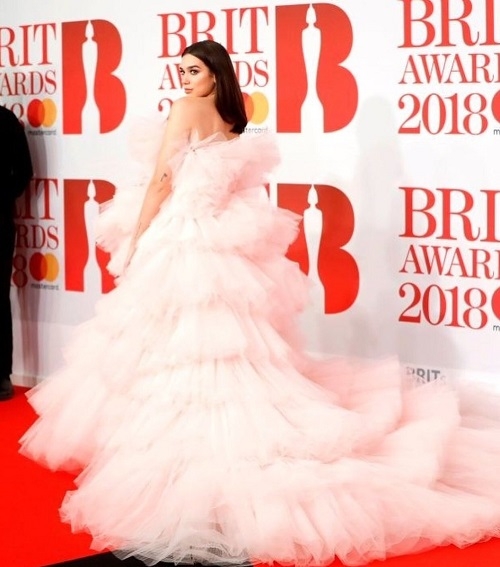 Great Speeches, Sensational Guests and Dua Lipa's Dress Broke the News from BRITs Awards 2018 Night!