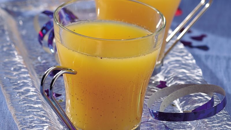 Slow-Cooker White Cranberry Spiced Wine