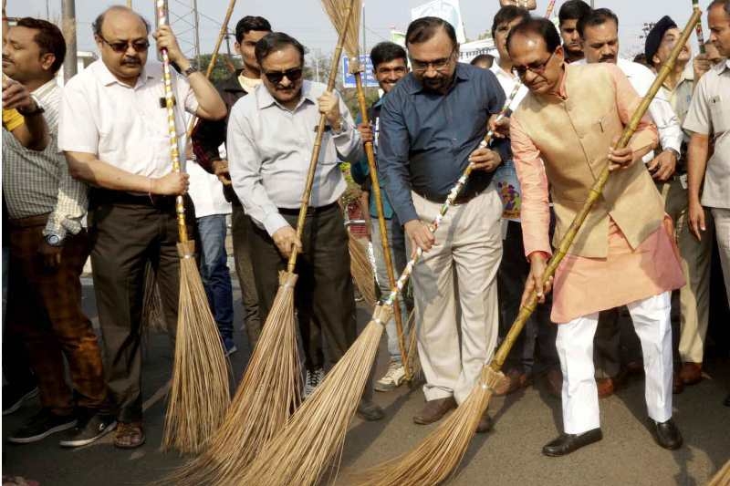 Atmosphere of Healthy Cleanliness Competition in State