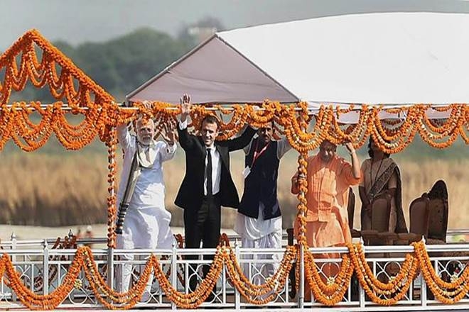  Macron, Modi take boat ride across Ganga 