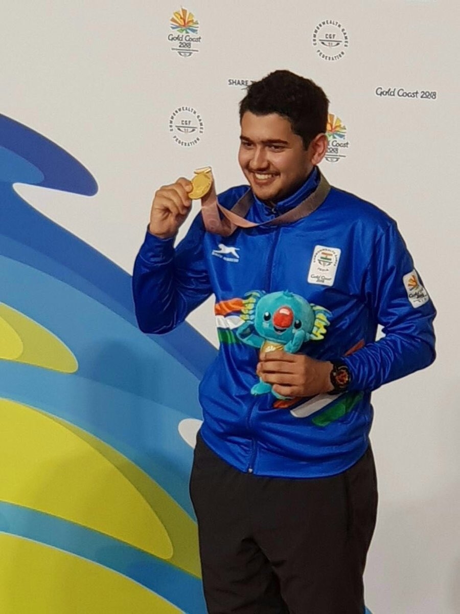 15 year old bags gold for India
