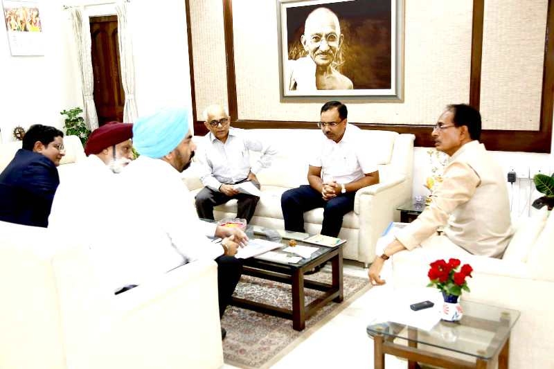 CM Chouhan holds meeting with investors