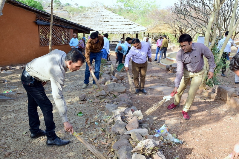 Cleanliness is a good habit which that everyone should have for clean environment and ideal lifestyle. 