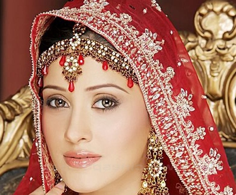 This Actress performed sizzling moves in a dance on the song of Honey Singh 
