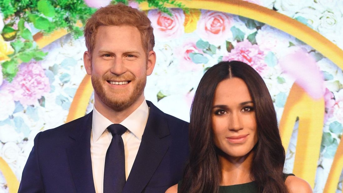 Public loving waxwork of Prince Harry and Meghan Markle