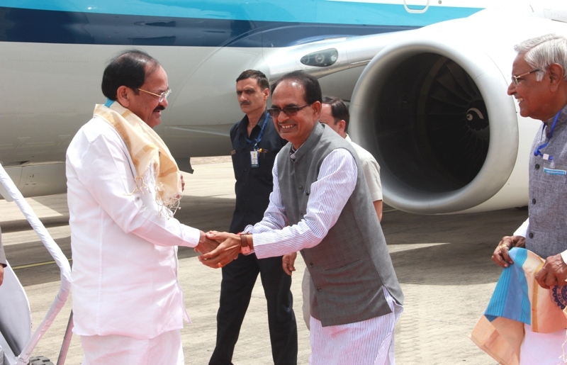Grand welcome accorded to Vice President Naidu on his arrival in state