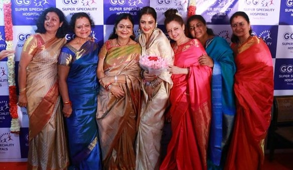 Know more about the tremendous bonding between Rekha and her 6 sisters