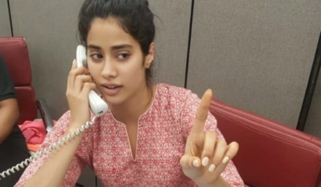 Jahnvi Kapoor becomes receptionist in gym, Katrina shares the photo