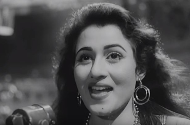​5 Bollywood actresses who was born a Muslim, but have changed their names