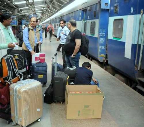 Be careful while traveling in the trains with extra luggage!