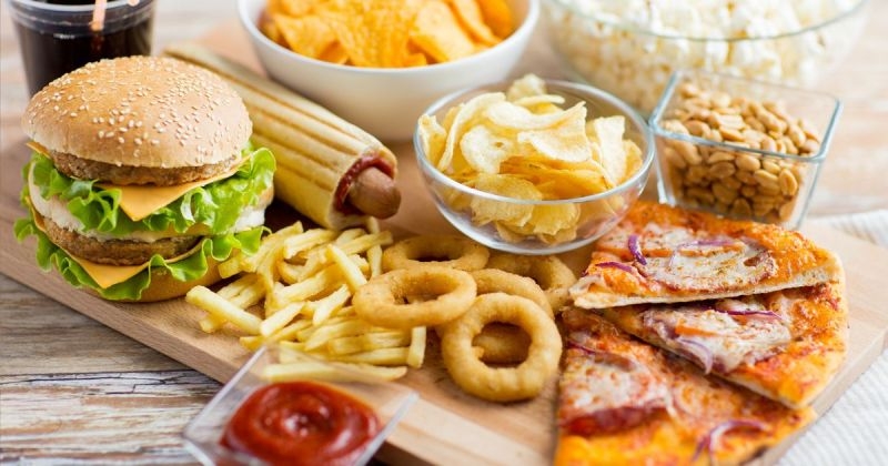 To be healthy, be aware from junk food in the night