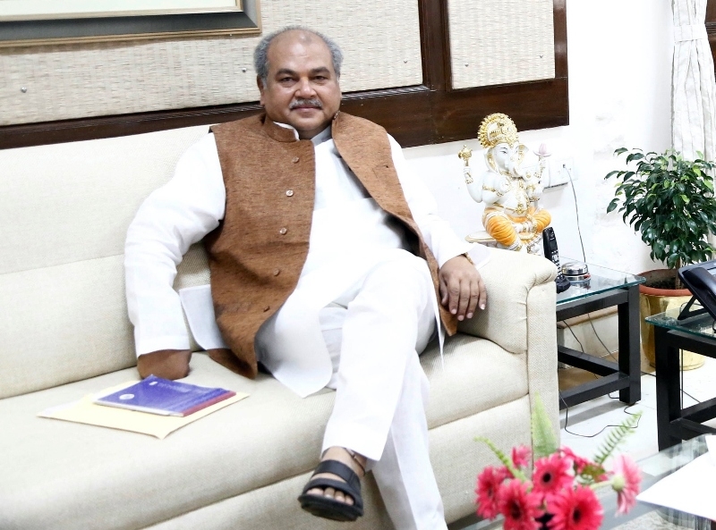 Union Minister Tomar pays courtesy visit to CM Chouhan