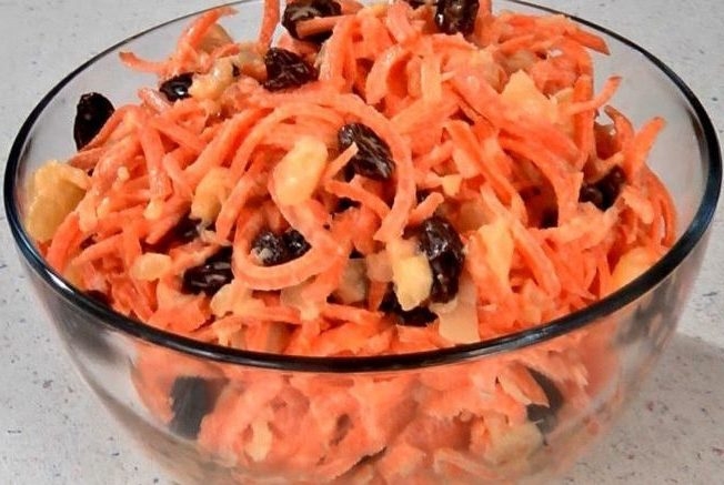 Carrot Black Currant Salad 