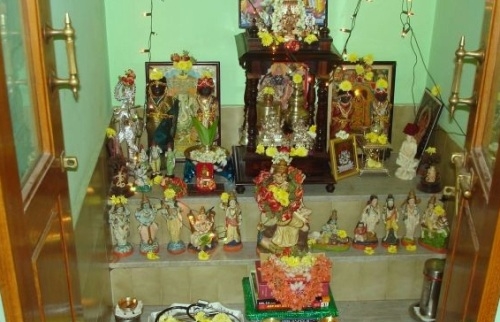 घर में बना रहे हैं पूजा घर, तो ध्यान रखें यह बातें