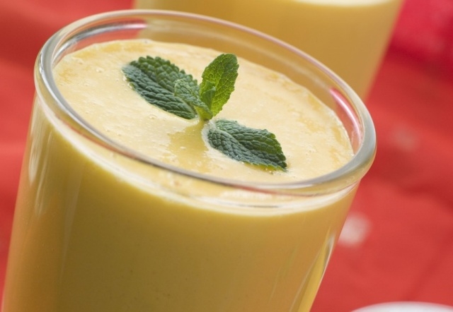 Mango and Ginger Lassi Smoothie