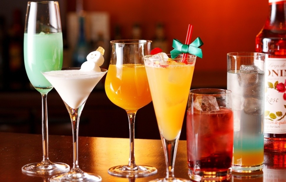De Facto Mocktail and Cocktail      