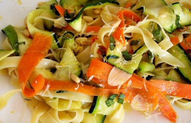 Tagliatelle with vegetable ribbons