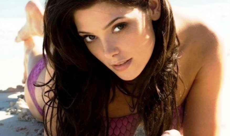 ‘Twilight saga’ actress Ashley Greene goes topless on honeymoon