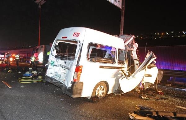  12 Die in road accident in central Mexico 