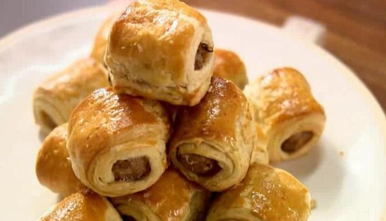 Herbed mini sausage rolls