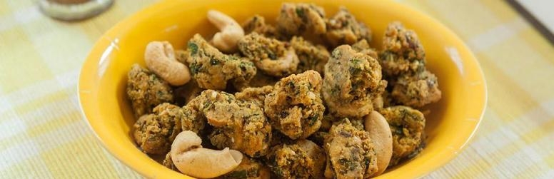 Try yummy cashew pakodas instead potato and onion this monsoon