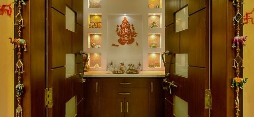 सावधान! वास्तुशास्त्र के अनुसार ही लगाएं घर में मृत व्यक्तियों की तस्वीरें 