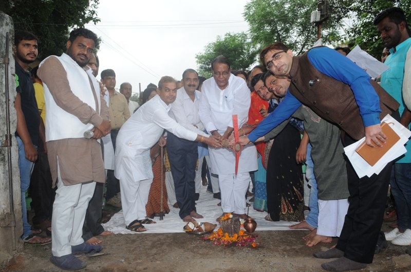 Revenue Minister Gupta performs bhoomi-pujan of boundary-wall
