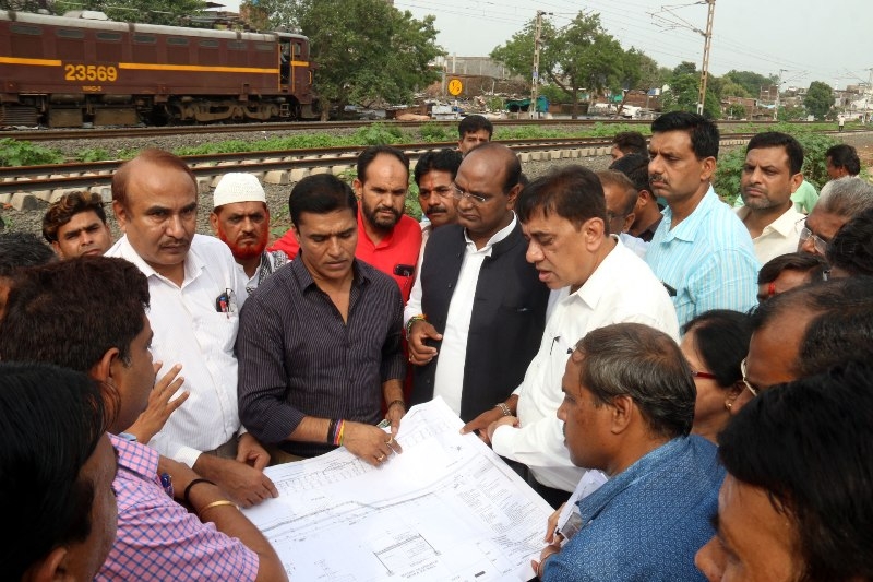 MoS Sarang inspects Aishbagh ROB site