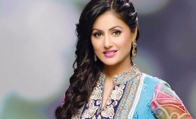 Hina Khan trolled for wearing 'Aluminium Foil'!
