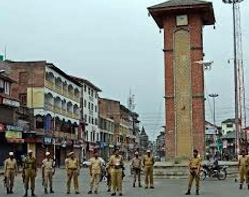 चर्चा: भारतीय लोगों से भेदभाव करता है संविधान का आर्टिकल 35-ए