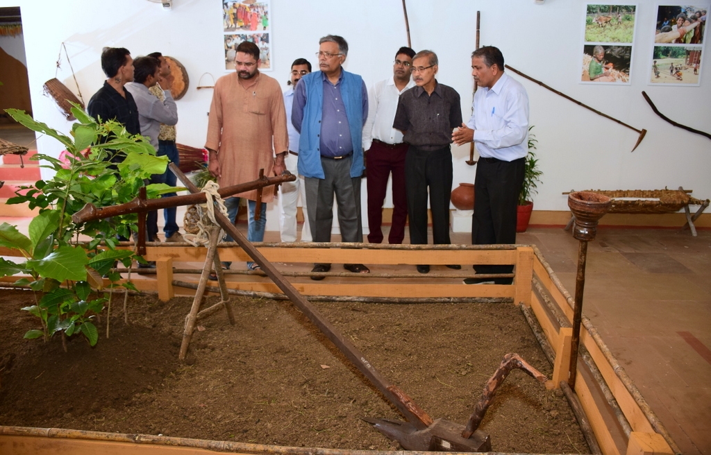 Order to commemorate the International Day of the World's Indigenous People, IGRMS organised a multifaceted programme entitled Van Asmita.