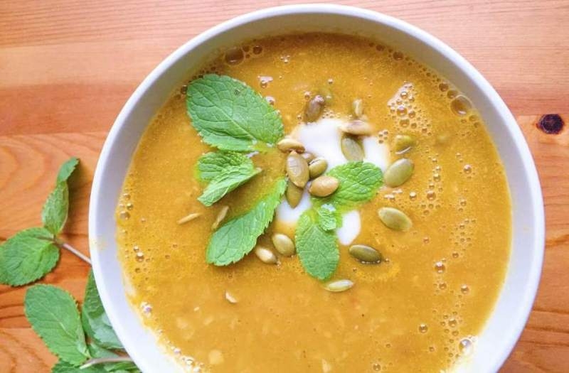 Chilled curried apple and mint soup
