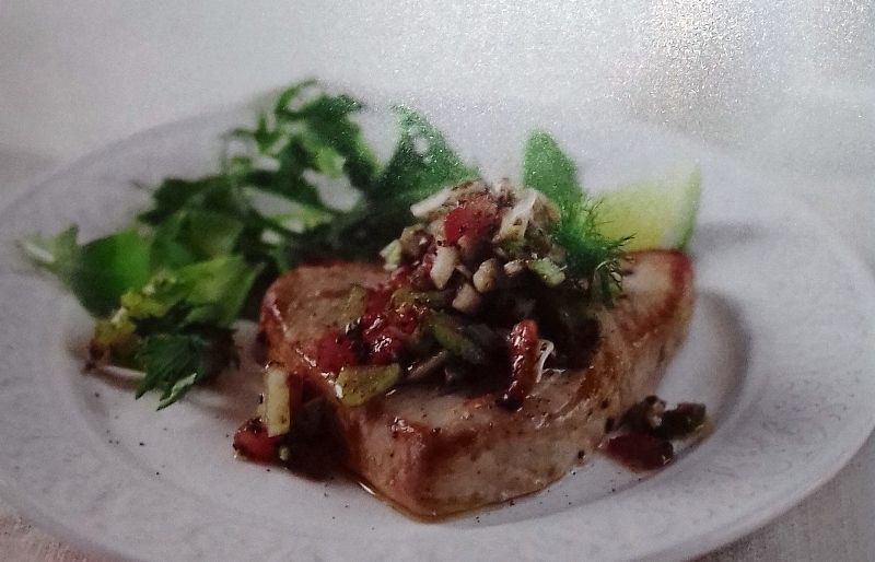 Tuna with fennel and tomato relish