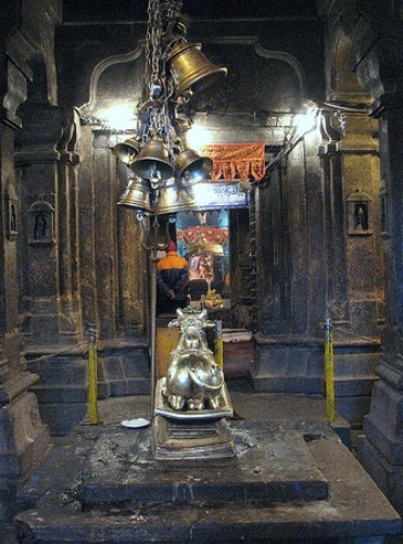 यदि गुस्सा करना है शांत, तो कुम्भ राशि के जातक करें इस ज्योतिर्लिंग की पूजा