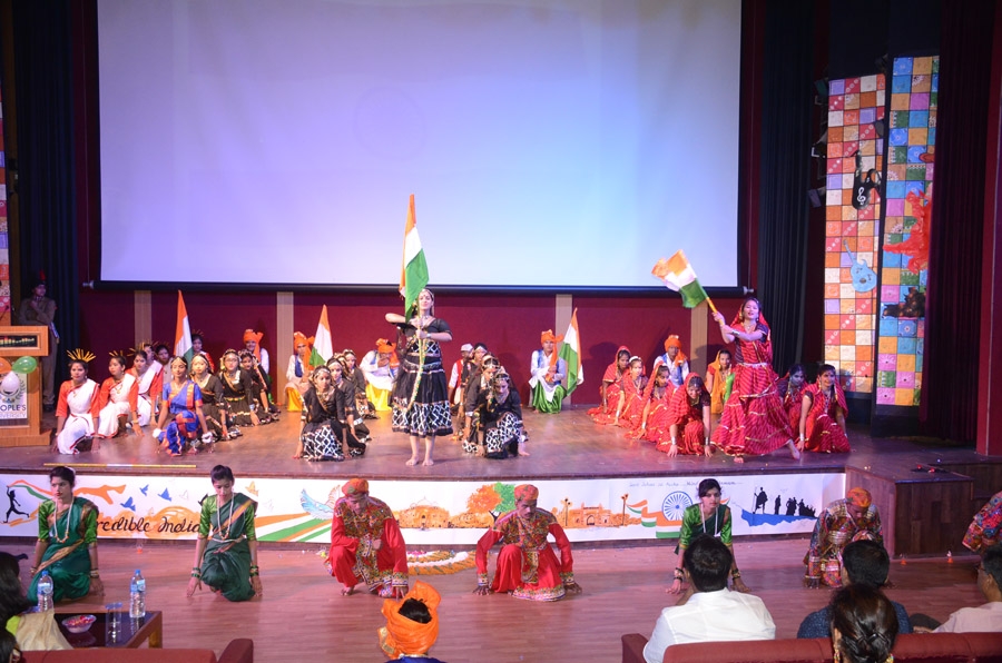 People's University celebrated 72nd Independence Day with gaiety and fervor. 