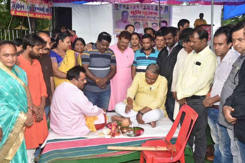 Revenue Minister performs bhoomi-pujan of Dussehra Maidan’s boundary wall