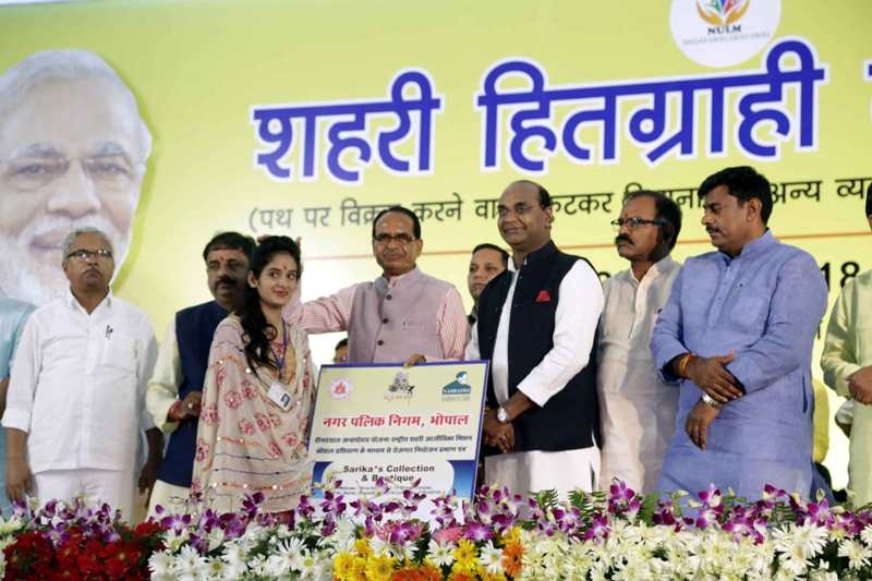 About 1.6 lakh small traders to get loan for business